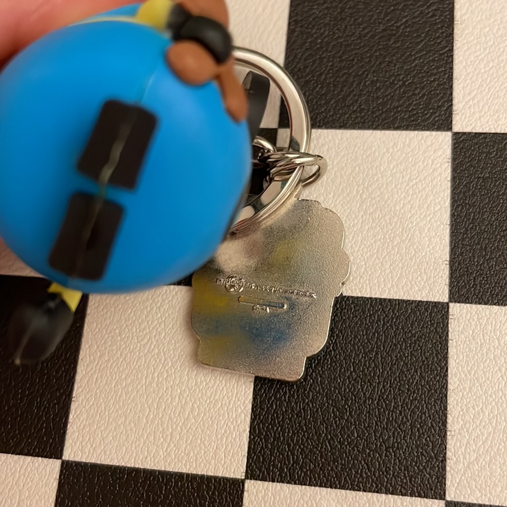 Minion 🐻 Keychain - Picture 3 of 6